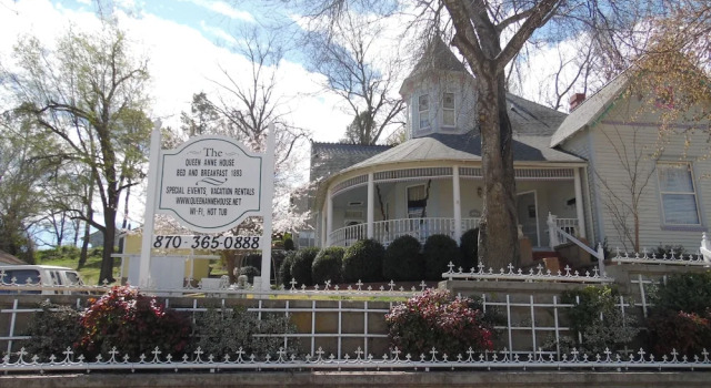 The Queen Anne House Bed and Breakfast, Varaa Hotelli  