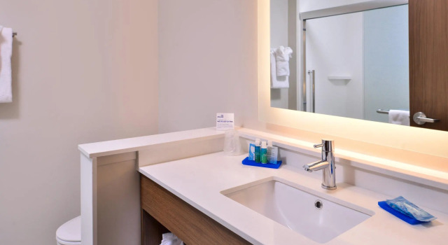 Двухместный люкс Holiday Inn Express & Suites Farmville by IHG