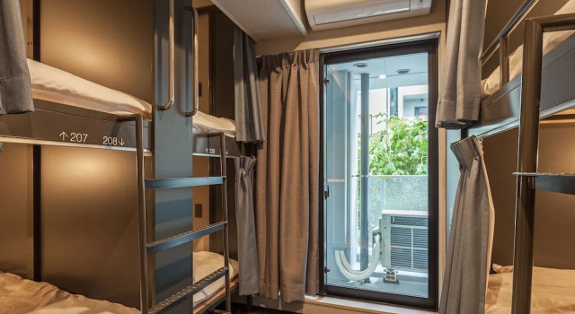 Кровать в общем номере Hotel Plus Hostel TOKYO AKIHABARA