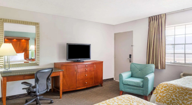 Четырёхместный номер Standard Days Inn by Wyndham Miami Airport North