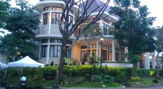 Greentrees Guest House, Book Guesthouse Guest Houses in East Java, Guesthouse
