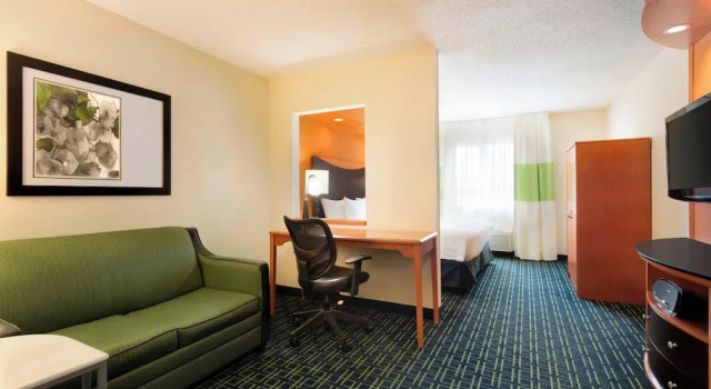Двухместный люкс Fairfield Inn & Suites by Marriott Champaign