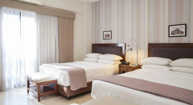 Четырёхместный номер Executive Las Lomas Casa Hotel