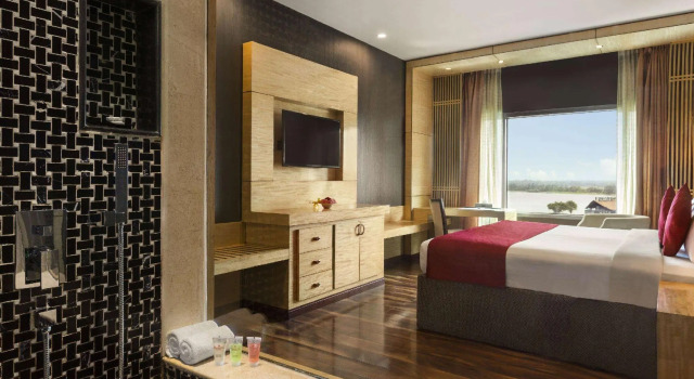 Двухместный номер Premium с видом на озеро Ramada by Wyndham Alleppey