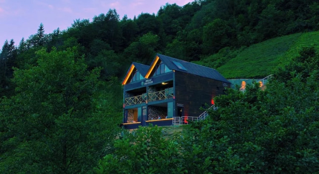 Бунгало с балконом и с видом на горы Relax Dağ Evleri,Ayder yaylası