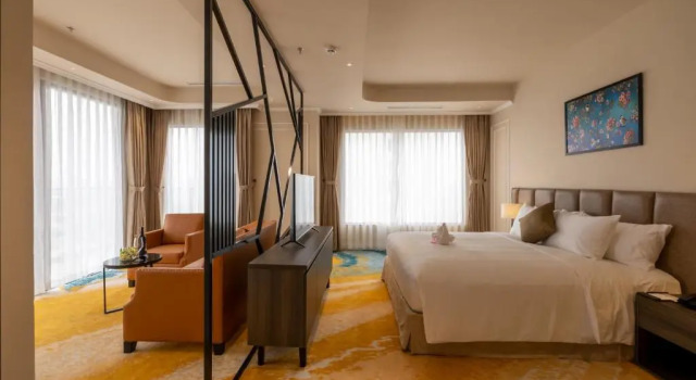 Двухместный номер Premier с балконом La Vela Hue Hotel