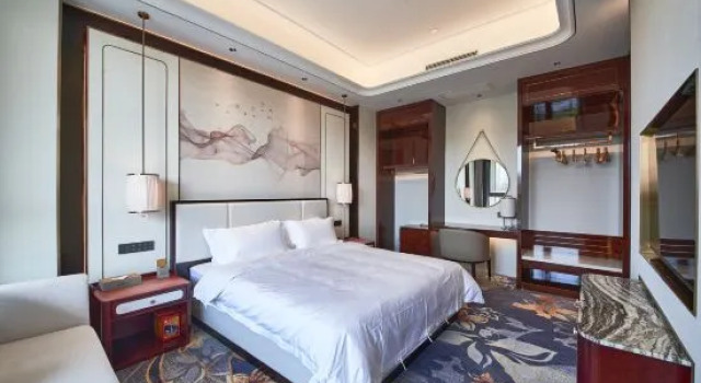 Люкс с видом на окрестности CGIG Eastern Holiday Hotel