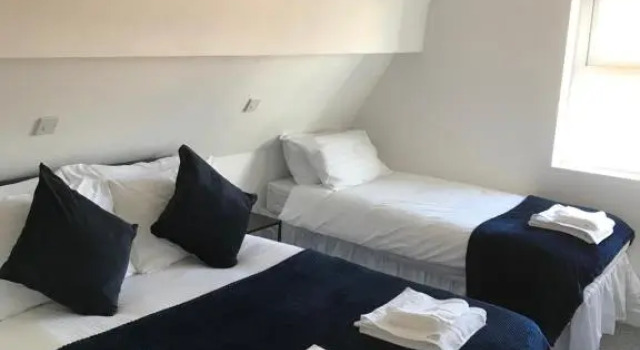 Трёхместный семейный номер Standard Alexandra Hotel