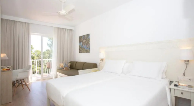 Двухместный номер Standard с балконом Hotel Castell dels Hams