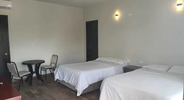 Четырёхместный номер Superior с балконом Hotel 230 Valladolid