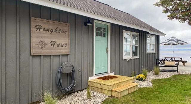 Коттедж с 2 комнатами Charming Modern Cottage on Houghton Lake