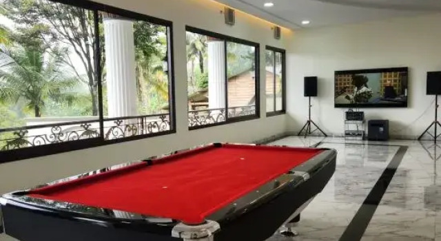 Lulu Luxury New 5br Villa Private Family Gathering at Puncak Bogor, Book Villa 4-Star Hotels in West Java, 4*