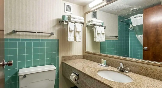 Двухместный люкс Quality Inn & Suites Albert Lea