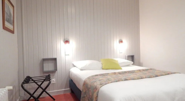 Hôtel le Dolmen, Book Hotel Saint-Bonnet-le-Chateau 