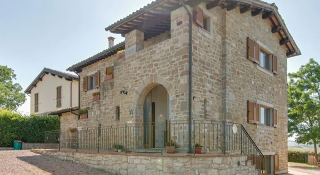 Captivating Holiday Home in Gubbio With Pool, Varaa Hotelli Gubbio Umbria