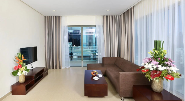 Aspire Tower, Book Hotel Hotels in Juffair with a Pool, Swimming Pool