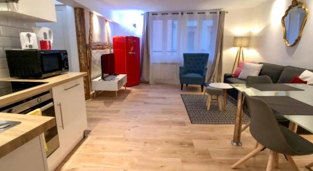 Апартаменты Deluxe Beauty & The Beast - Old Town Cosy Apartments