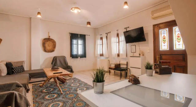 Varousi.Traditional house in old town of Trikala 1, Book Hotel Tríkala Thessalia
