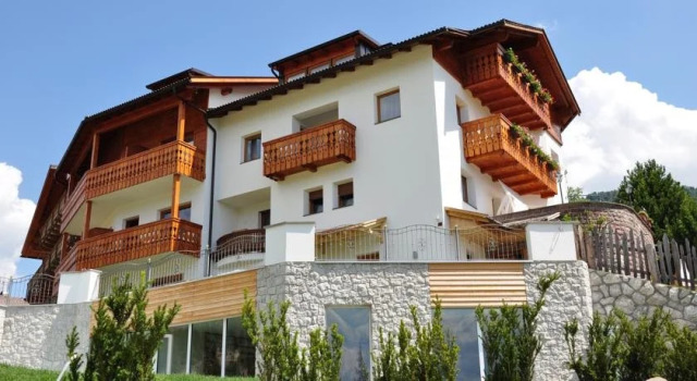 Hotel Chalet Dlaces, Забронировать Шале Сельва-ди-Валь-Гардена Кортина-д'Ампеццо, рядом с Горнолыжный курорт Валь-Гардена