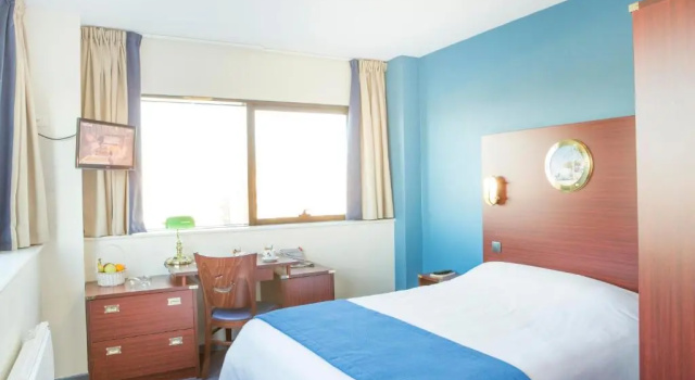 Двухместный номер Standard с видом на гавань Hôtel Les Gens De Mer Dunkerque by Popinns