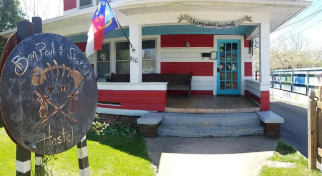Bon Paul & Sharky's Youth Hostel