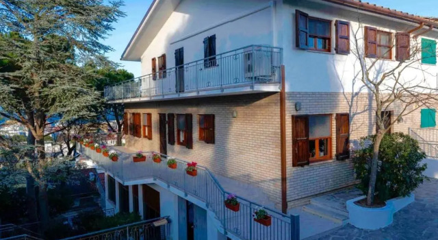 M262 - Marcelli, quadrilocale ristrutturato con terrazzo vista mare 1p, Rezervovat Hotel Marcelli 