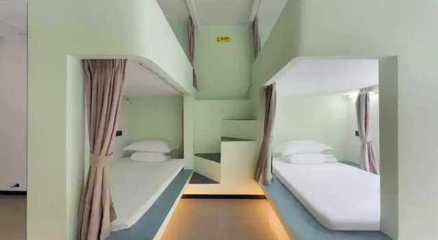 Кровать в общем номере (женский номер) Sanya Shengge International Hostel
