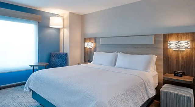 Двухместный люкс c 1 комнатой Holiday Inn Express Hotel & Suites Greenwood by IHG