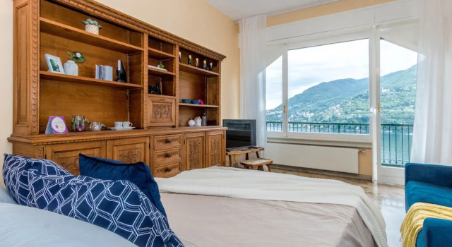 JOIVY Garden Oasis: 1BR Apt w/ Balcony & Parking, Prenota Appartamento Blevio Como