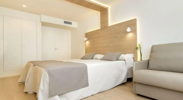 Номер Standard с балконом Hotel Carlos l