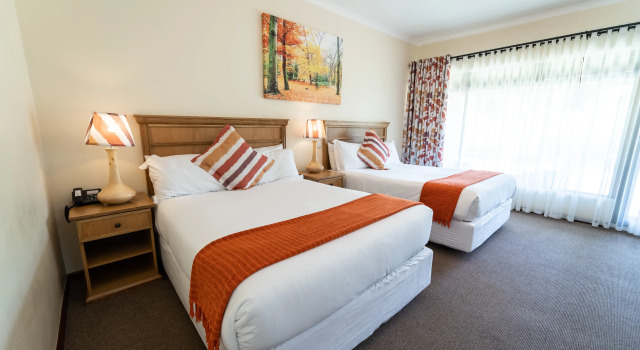 Gooderson Drakensberg Gardens Golf & Spa Resort, Забронировать Курортный отель Отели Дракенсберг-Гардена с бассейном, Бассейн