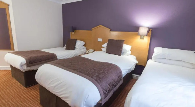 Трёхместный номер Standard Everglades Hotel Widnes