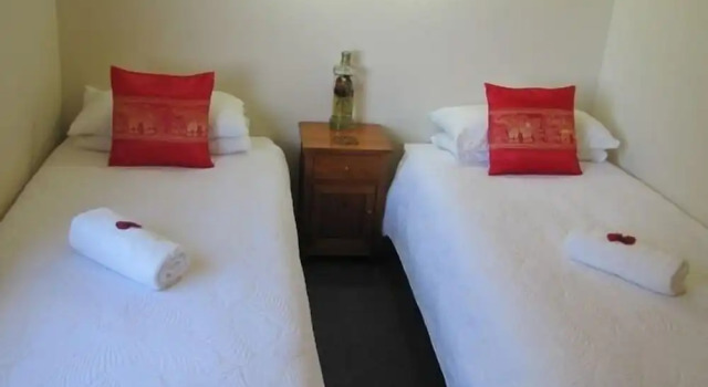 Апартаменты с 2 комнатами с балконом и рядом с пляжем Tipi and Bobs Waterfront Lodge