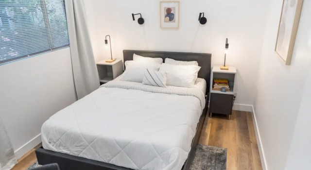 Toluca Lake Modern 1BR Fully Renovated Remodeled in 2023 w Ev-charger p70, Забронировать Апартаменты/квартира Лос-Анджелес Большой Лос-Анджелес