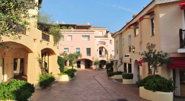 Roccia di Volpe Capriccioli, Prenota Hotel Cala di Volpe Sardegna, vicino a Spiaggia di Cala di Volpe