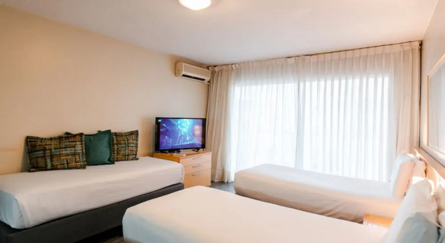 Трёхместный номер Standard c 1 комнатой с балконом и с видом на внутренний двор Punta Trouville Hotel