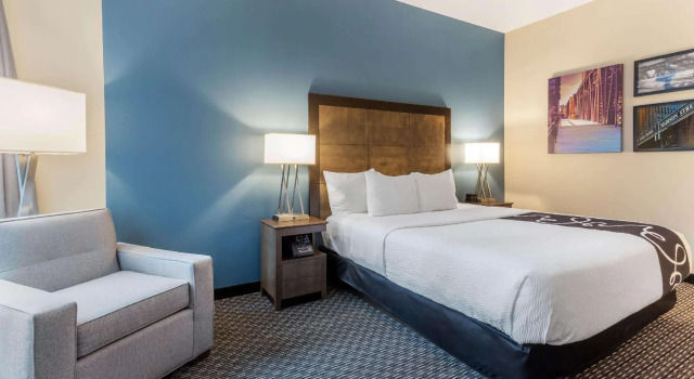 Двухместный номер Standard с видом на внутренний двор La Quinta Inn & Suites by Wyndham Chicago Downtown