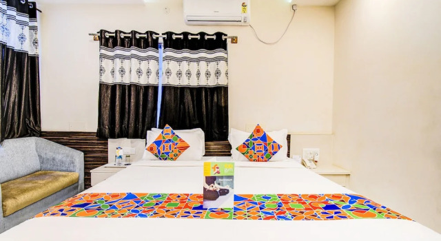 Номер Premium FabHotel Corporate Crown - Nr Jyoti Nivas University