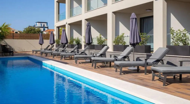 Двухместный номер Standard с видом на бассейн Ellure Luxury Suites