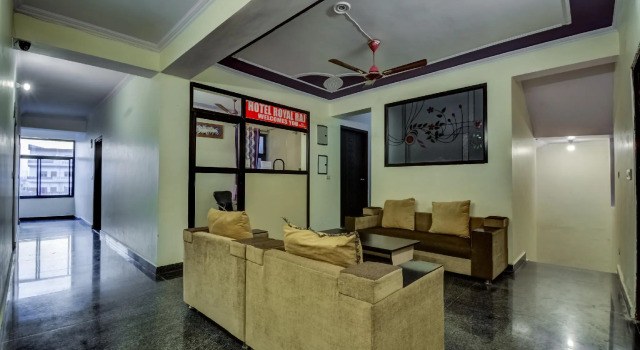 OYO Flagship 19036 Hotel Royal Raj, Забронировать Отель Отели штата Раджастхана с парковкой, Парковка