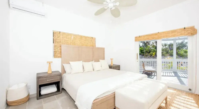 Tranquil Waters: Private Oceanfront Retreat, Book Villa Sommerhuse i Double Bay, Hytte