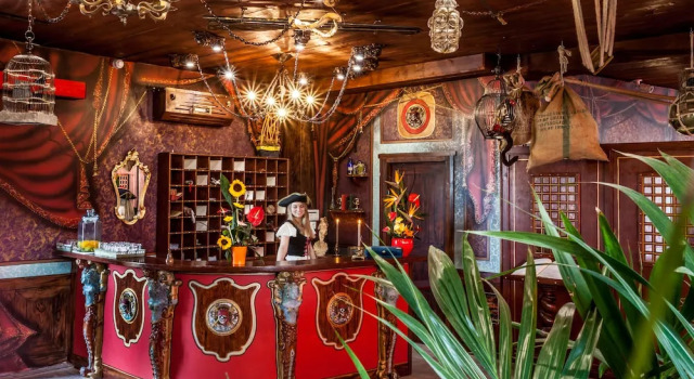 Hotel Pirates World, Book Hotel Hoteller i Canal du Midi med pool, Swimmingpool