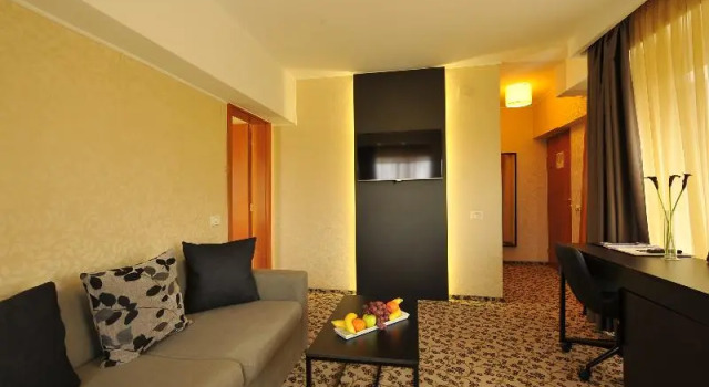 Номер Standard с балконом Crystal Palace Hotel
