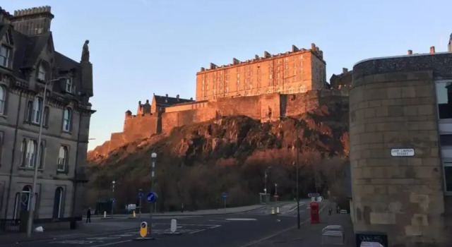 2 Bedroom Apartment Near Edinburgh Castle