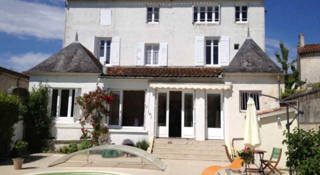 Studio in Jonzac, With Pool Access, Enclosed Garden and Wifi - 50 km F, Prenota Hotel Hotel a Aquitania con piscina, Piscina