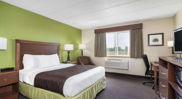 Двухместный номер Standard AmericInn by Wyndham Little Falls