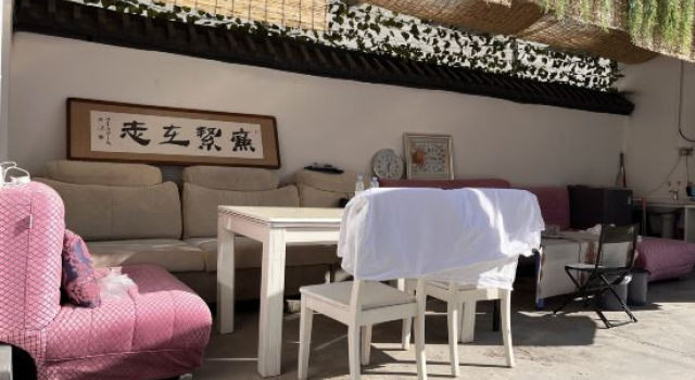 Turksford Yuanjuju, Rezerwuj Hotel Hotele w Tekes z parkingiem, Parking
