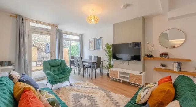 Коттедж Central 3 Bedroom House With Garden