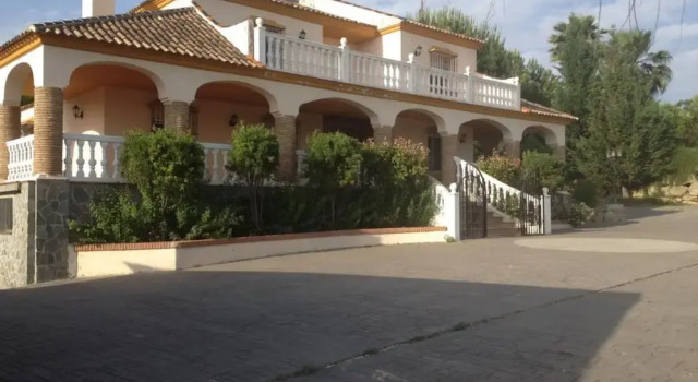 Villa Minerva With Views of the Serrania de Ronda, Varaa Villa Mökit kohteessa Malaga Province, Mökki