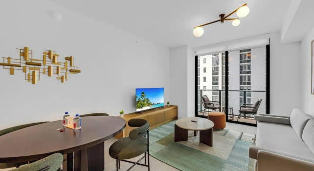 The Crosby Exclusive Condo - Pool & Gym